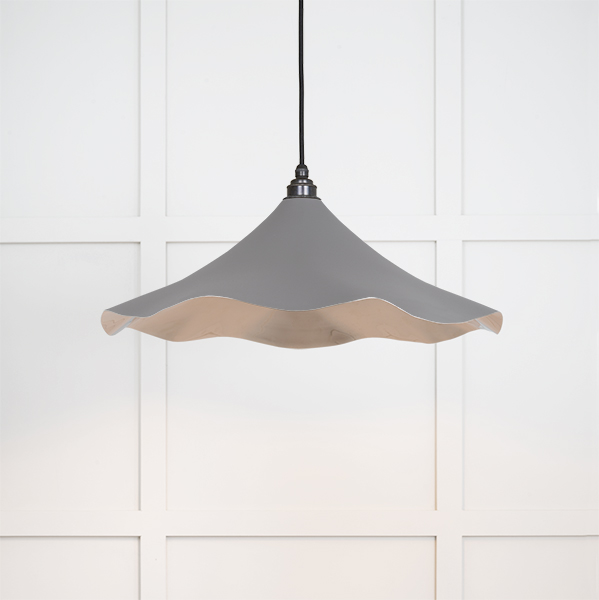 Smooth Nickel Flora Pendant in Bluff