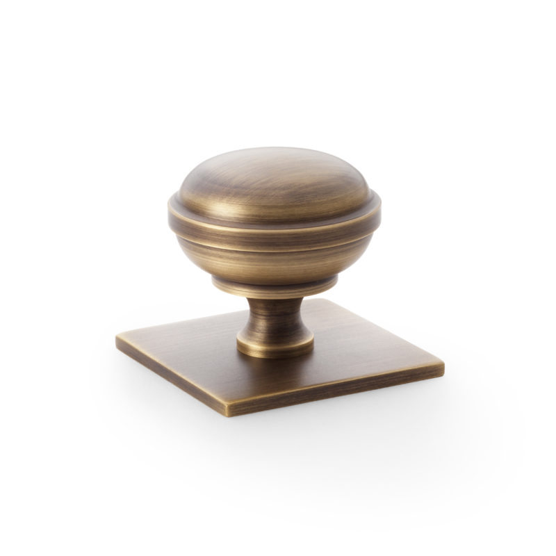 QUANTOCK CUPBOARD KNOB ON SQUARE PLATE
